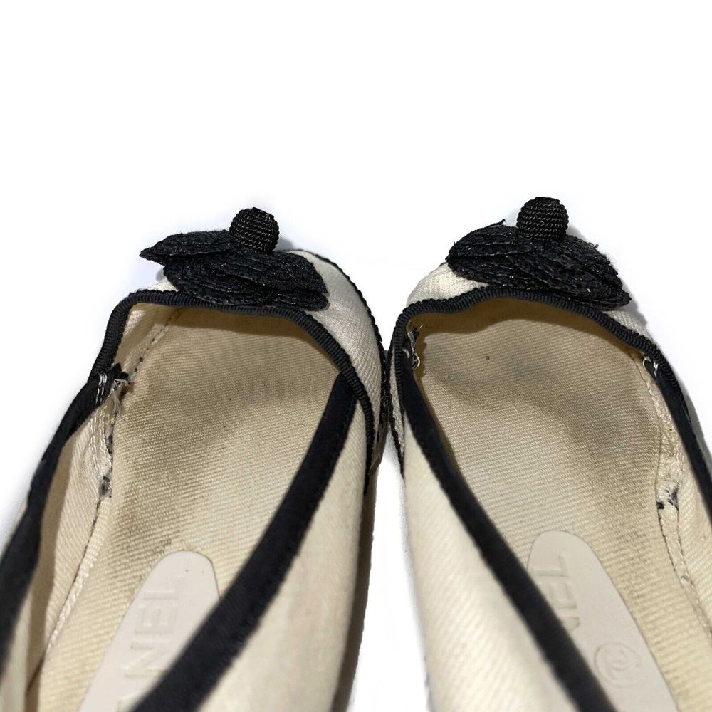 CHANEL - 10B Camellia Flower Espadrilles - Ivory, Black - 37- US 7 - Picture 6 of 13